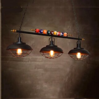 Lustre billard avec trois ampoules.