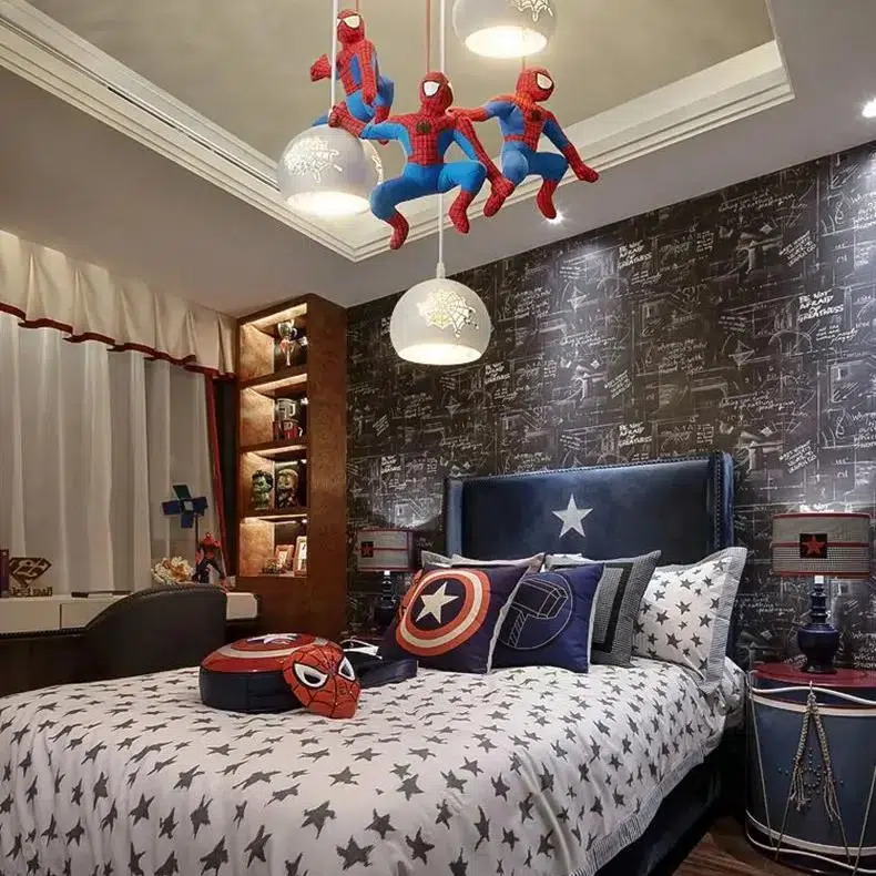 impressionnant-plafonnier-spiderman-suspendu-2