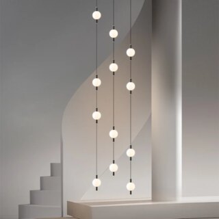 Lustre avec globes suspendus.