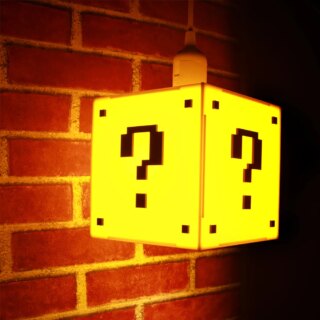 Lustre allumé en forme de cube jaune avec des points d'interrogation
