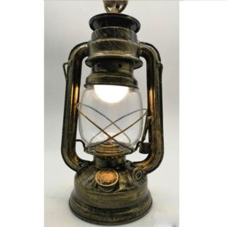 Photo d'un lustre lanterne rétro couleur bronze posé avec un fond gris