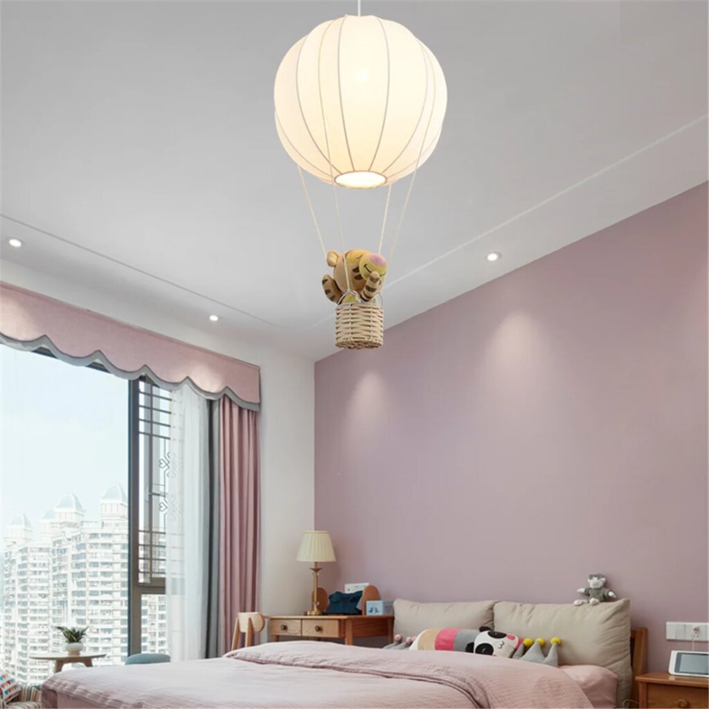 Lustre montgolfière minimaliste chic pour enfant