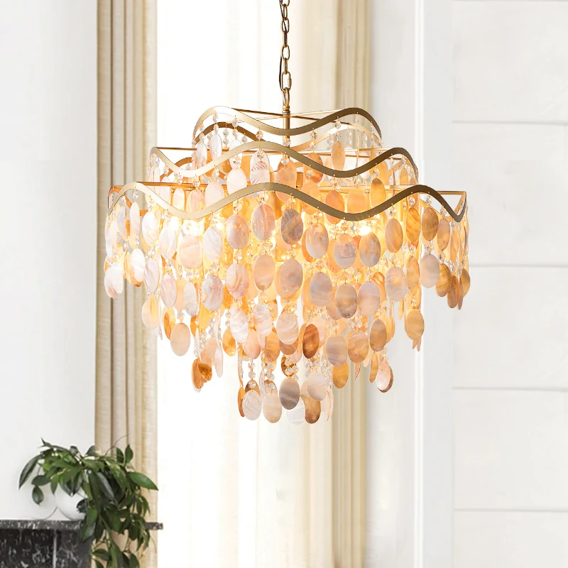 Lustre pendant avec coquillages suspendus